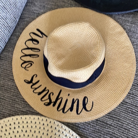 Sun brim hats. Set of 3 - new used once - Picture 3 of 4